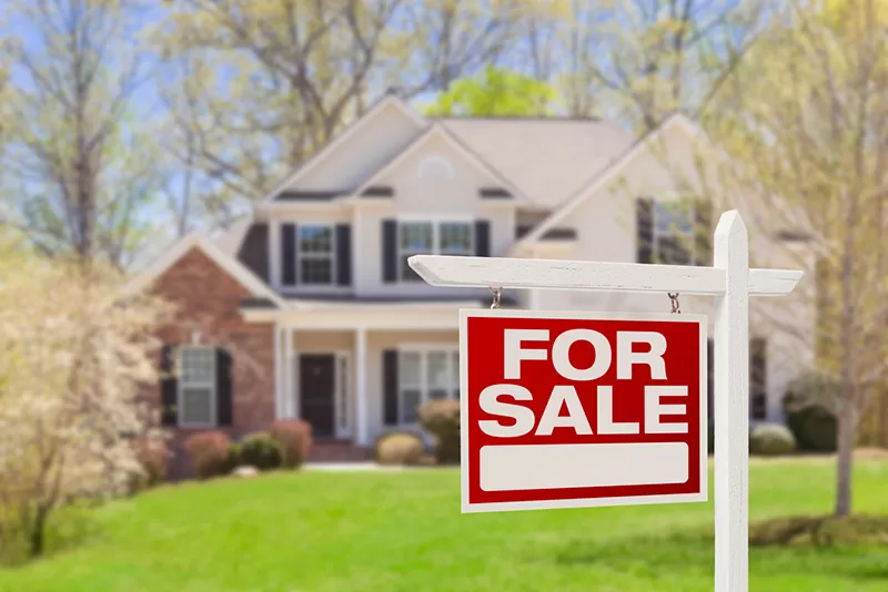 Privat oder mit einem Immobilienmakler verkaufen